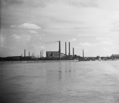 Magyarország, Budapest XXI., Rákosi Mátyás Vas- és Fémművek, az Erőmű a Duna felől nézve., 1955, UVATERV, egy dunai hajóút, Budapest, erőmű, kémény, Fortepan #91112