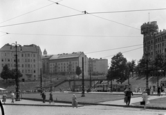 Magyarország, Budapest XII.,Budapest I.,Budapest II., Széll Kálmán (Moszkva) tér., 1957, UVATERV, életkép, villamos, Ikarus 60, villamosmegálló, Budapest, postahivatal, Sándy Gyula-terv, Fortepan #9114