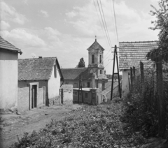 Magyarország, Szentendre, Paprikabíró utca, szemben a Pozsarevacska szerb ortodox templom., 1955, UVATERV, egy dunai hajóút, utcakép, templom, villanyoszlop, Fortepan #91164