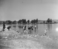 Magyarország, Dunabogdány, Strand., 1955, UVATERV, egy dunai hajóút, folyópart, mosás, Fortepan #91181