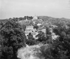 Magyarország, Esztergom, kilátás a Várhegyről, szemben a Fájdalmas Szűz-kápolna a Szent Tamás-hegyen., 1955, UVATERV, egy dunai hajóút, kápolna, Fortepan #91230