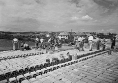 Magyarország, Budapest II., a Távközlési Kutató Intézet építése, hátrébb a Törökvész út házai mögött a Ferenc-hegy., 1950, UVATERV, Budapest, építkezés, Fortepan #91354