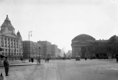 Magyarország, Budapest V., Deák Ferenc tér a Károly körút (Somogyi Béla út) felé nézve, szemben az evangélikus templom., 1951, UVATERV, Budapest, utcakép, tér, rontott fotó, Fortepan #91417