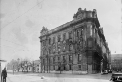 Magyarország, Budapest V., Akadémia utca - Garibaldi utca sarok., 1951, UVATERV, utcakép, automobil, Mercedes W136, Tatra 600 Tatraplan, Tatra 87, Budapest, épületdísz, Fortepan #91442