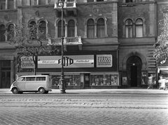 Magyarország, Budapest VII., Erzsébet (Lenin) körút 50., 1962, UVATERV, cégtábla, német gyártmány, DKW-márka, fotózás, automobil, DKW F89L, Budapest, Fortepan #9148