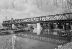 Hungary, Budapest XIII.,Budapest IV., Újpesti vasúti híd, a pesti oldal és a Népsziget közötti kishíd újjáépítése., 1954, UVATERV, boat, bridge building, Budapest, Fortepan #91480