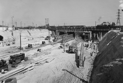 Magyarország, Budapest XIII.,Budapest IV., Béke utcai közúti aluljáró építkezése a Gyöngyösi utca irányából nézve., 1955, UVATERV, gőzmozdony, MÁV, építkezés, teherautó, Fiat-márka, villamos, távvezeték, Budapest, FVV-szervezet, Fiat 640, sínpálya, Fortepan #91504