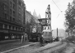 Magyarország, Budapest V.,Budapest VI., Deák Ferenc tér a Bajcsy-Zsilinszky útról nézve, a Millenniumi Földalatti Vasút vonalának átépítése idején., 1955, UVATERV, magyar gyártmány, építkezés, dömper, Dutra-márka, Dutra DR-50, Budapest, Fortepan #91526