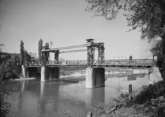 Magyarország, Óbuda, Budapest III., Duna-ág a Hajógyári-szigetre vezető emelőhídnál., 1953, UVATERV, hídépítés, hajógyártás, Duna, hajóhíd, Budapest, Fortepan #91603