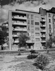 Magyarország, Budapest I., Attila út 131., 1959, UVATERV, cégtábla, utcakép, Moszkvics-márka, kozmetika, lámpaoszlop, Budapest, Fortepan #91726