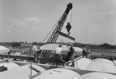 Magyarország, Budapest X., építkezés Zách utca környékén. Távolban a Lóversenypálya tribünjei., 1962, UVATERV, Budapest, Fortepan #91797