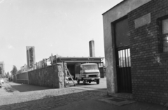 Magyarország, Győr, Budai út, az autószervíz bejárata a Szeszgyár utca irányába nézve., 1969, UVATERV, Zuk-márka, Skoda Octavia, Wartburg 311/312, Trabant 600, Fortepan #91804