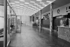 Magyarország, Debrecen, a Nagyállomás melletti posta., 1961, UVATERV, címer, posta, dekoráció, oszlop, neon lámpa, modern design, üvegfal, Fortepan #91967