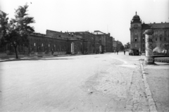 Magyarország, Győr, Révai Miklós utca, balra a vasútállomás., 1950, UVATERV, utcakép, hirdetőoszlop, rom, lámpaoszlop, pályaudvar, vasútállomás, zöldséges, Fortepan #92001