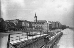 Magyarország, Budapest I., Batthyány tér és a Bem rakpart a Kossuth híd lehajtójáról nézve., 1952, UVATERV, templom, utcakép, hirdetőoszlop, barokk-stílus, vagon, Budapest, Fortepan #92006