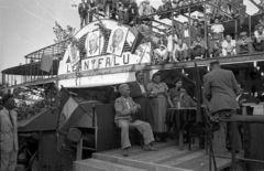 Magyarország, Budapest IV., Újpesti-öböl, Népsziget, MAHART hajójavító. A felvétel a Leányfalu/Kossuth gőzös átépítésekor készült., 1953, UVATERV, Budapest, ünnepség, politikai dekoráció, Fortepan #92035