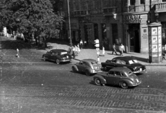 Hungary, Budapest VI., Andrássy (Sztálin) út - Bajcsy-Zsilinszky út sarok., 1954, UVATERV, Czechoslovak brand, Soviet brand, GAZ-brand, Renault-brand, French brand, automobile, untitled, Zis-brand, Budapest, crosswalk, Fortepan #92080