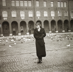 Magyarország, Szeged, Dóm tér., 1939, Ebner, tér, hölgy, galamb, Fortepan #92221