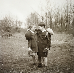 1939, Ebner, brothers, arms around shoulders, double-breasted coat, hat in hand, Fortepan #92262