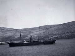 Albania, Saranda, kikötő a tenger felől nézve, az Österreichischer Loyd cég Flora nevű gőzöse., 1900, Zichy, ship, flag, steamboat, Flora-ship, Fortepan #9227