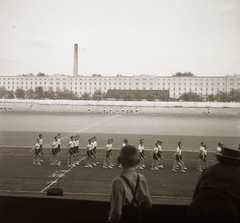 Magyarország, Budapest XI., Kőrösy József (Mező) utca, BEAC sportpálya, háttérben a Lágymányosi Dohánygyár., 1940, Ebner, Budapest, dohánygyár, Fortepan #92321