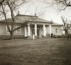 Magyarország, Szarvasgede, Kossuth út 119., eredetileg dr. Virava József kúriája, később Tanácsháza, ma Önkormányzat (Községháza)., 1940, Ebner, kúria, Fortepan #92328