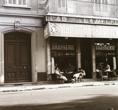 France, Cannes, Rue Jean Jaurès 4. (ekkor Rue de Châteaudun 14.)., 1939, Ebner, gate, street view, bar, Fortepan #92380