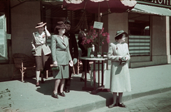 Magyarország, Budapest IX., Boráros tér 1., 1942, Fortepan, színes, virág, hölgy, Budapest, Fortepan #92519