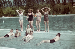 Magyarország, Miskolc,Miskolctapolca, (Görömbölytapolca), Strandfürdő., 1941, Fortepan, strand, szabadidő, színes, csoportkép, Fortepan #92528