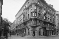 Magyarország, Budapest VIII., Szentkirályi utca - Baross utca sarok., 1957, UVATERV, cégtábla, könyvesbolt, hentesüzlet, Bútorbolt, fogászat, Budapest, Fortepan #9257