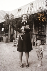 1944, Fortepan/Album002, cat, yard, kid, hold in arms, mother, village, ladder, Fortepan #92628