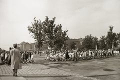 Magyarország, Budapest XIV., Hungária körút a Tábornok utca torkolatánál., 1947, Fortepan/Album002, Budapest, felvonulás, lányok, fiúk, Fortepan #92649