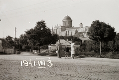 Magyarország, Esztergom, Prímás sziget, Táncsics Mihály utca, háttérben a Bazilika., 1941, Fortepan/Album002, Fortepan #92654