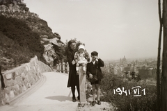 Hungary, Budapest XI., kilátás a Bazilika felé., 1941, Fortepan/Album002, family, railing, tableau, walkway, Budapest, conductor's bag, Bocskai-jacket, Fortepan #92737