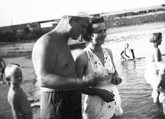 Magyarország, Budapest XI., Lágymányosi öböl, a Kelenföldi Erőmű strandja., 1955, Gesler Péter, Budapest, gyerek, strand, bikini, Fortepan #92877