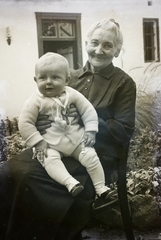 1930, Haui Balázs, generations, sitting on lap, Fortepan #92900