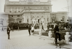 Bulgária, Szófia, Nemzetgyűlés tér, a bolgár parlament épülete., 1934, Haui Balázs, neoreneszánsz, címer, országház, locsolás, cirill írás, nemzeti jelkép, Konstantin Jovanović-terv, Fortepan #92918