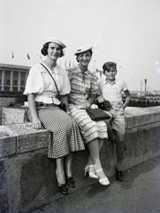 Németország, Berlin, Olimpiai stadion., 1938, Hegedűs Judit, divat, falon ülni, Fortepan #92979