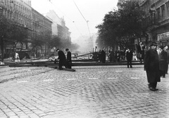 Magyarország, Budapest VII., Erzsébet (Lenin) körút a Dohány utcától a Wesselényi utca felé nézve., 1956, Hofbauer Róbert, forradalom, barikád, Budapest, Fortepan #93009