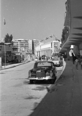 Görögország, Szaloniki, a Szaloniki Nemzetközi Vásár (később HELEXPO) kiállítási területe., 1964, Holenár Csaba és Edina, Mercedes-márka, nemzetközi vásár, automobil, Mercedes W110, Peugeot 404, Fortepan #93027