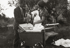 1936, Holenár Csaba és Edina, baby carriage, newborn, crying, baby bottle, baby duvet, Fortepan #93107