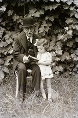 1936, Holenár Csaba és Edina, garden, reading, grandchild, generations, Fortepan #93114