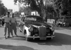 Egyiptom, 1962, Inkey Tibor, német gyártmány, Mercedes-márka, mercedes w120, arab írás, Fortepan #93199