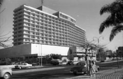 Egyiptom, Kairó, Nile Corniche, Nile Hilton Hotel., 1962, Inkey Tibor, szálloda, modern építészet, Fortepan #93220