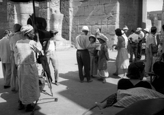 Egyiptom, Luxor, Karnak, III. Ramszesz temploma. A felvétel az Egyiptomi történet című film forgatásakor készült., 1962, Inkey Tibor, filmforgatás, filmkamera, antik kultúra, Fortepan #93253