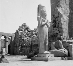 Egyiptom, Luxor, Karnaki templom, II. Ramszesz szobra., 1962, Inkey Tibor, szobor, antik kultúra, Fortepan #93315