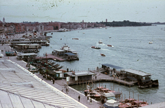 Olaszország, Velence, kilátás a Dózse palotából a Riva degli Schiavoni-n lévő hajókikötőre., 1968, Közösségi Szociális Szövetkezet, hajó, színes, csónak, kikötő, Fortepan #93427