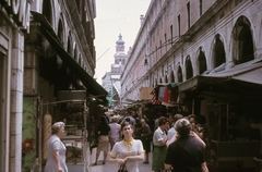 Olaszország, Velence, Ruga degli Orefici, háttérben a Rialto híd., 1972, Közösségi Szociális Szövetkezet, színes, Fortepan #93431