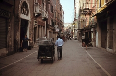 Olaszország, Velence, Rio Terà Lista di Spagna a Főpályaudvar irányába nézve., 1972, Közösségi Szociális Szövetkezet, színes, Kodak-márka, Fortepan #93436