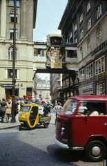 Ausztria, Bécs, Hoher Markt, Anker-óra., 1972, Közösségi Szociális Szövetkezet, színes, Volkswagen-márka, automobil, Volkswagen Typ2, Volkswagen Transporter 2, Fortepan #93442